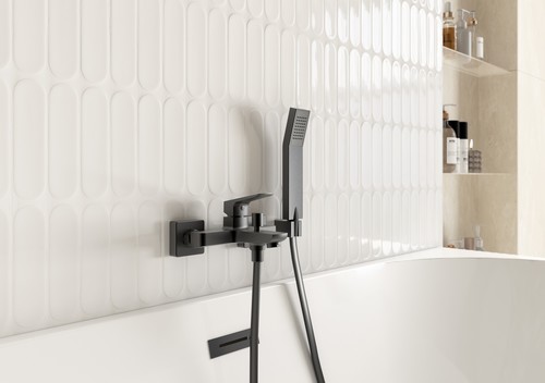 Sztuka projektowania łazienki: rola baterii w budowaniu harmonii i charakteru wnętrza